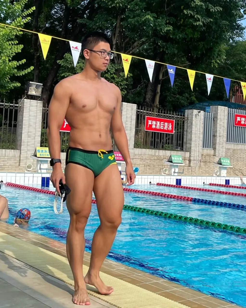 Sports-loving arts student : 小奕