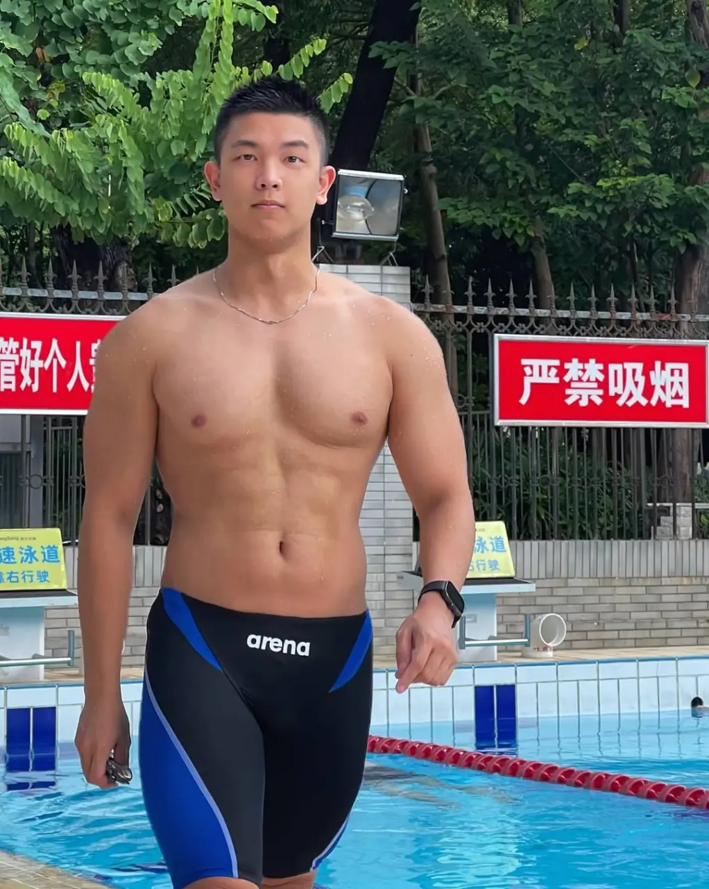 Sports-loving arts student : 小奕