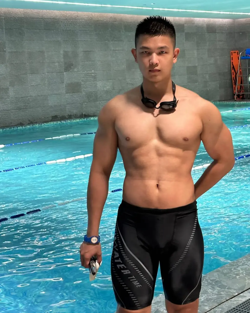 Sports-loving arts student : 小奕