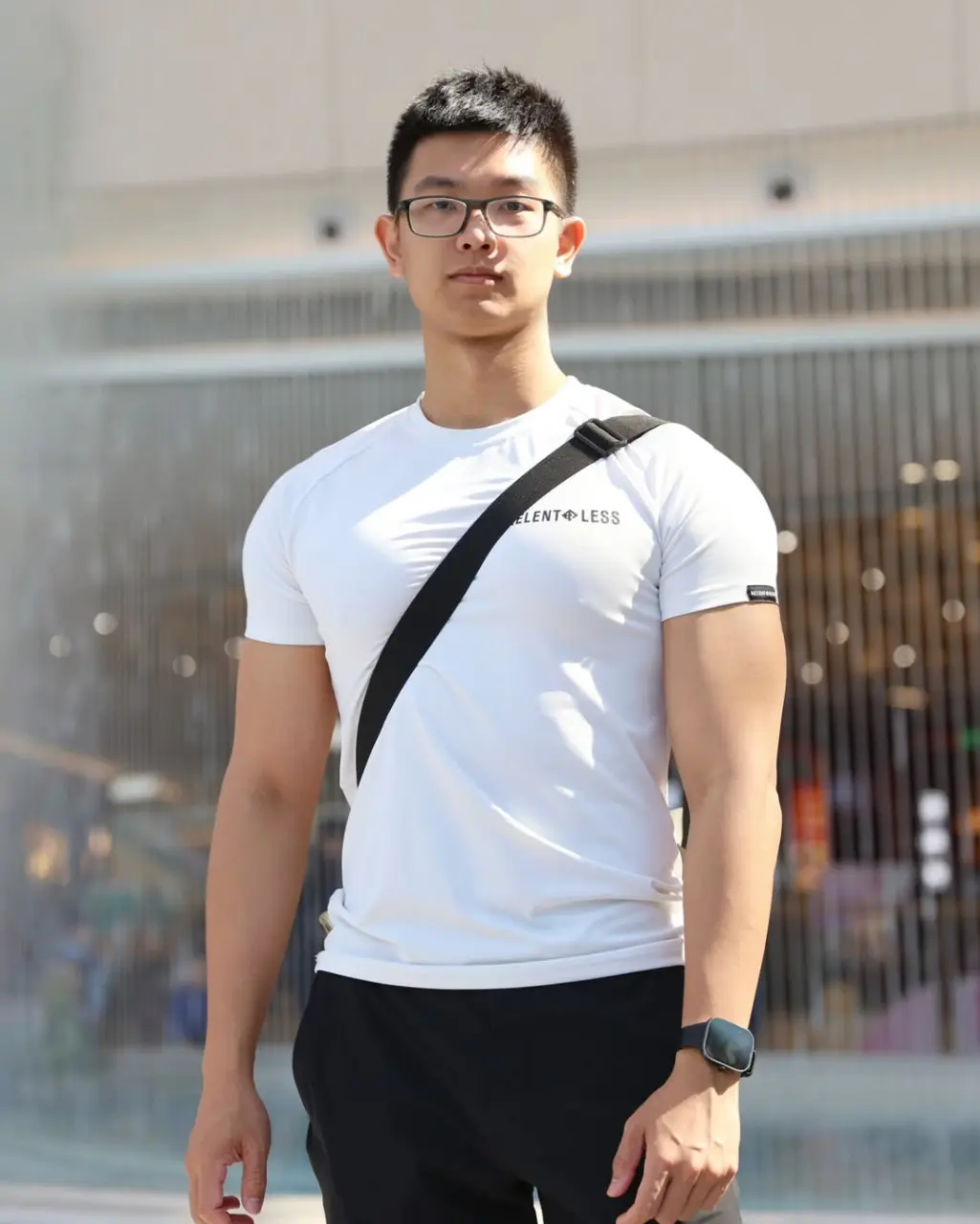 Sports-loving arts student : 小奕