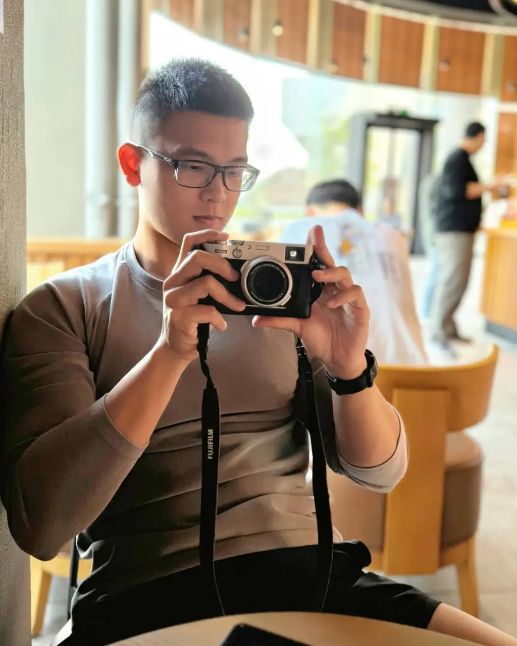 Sports-loving arts student : 小奕