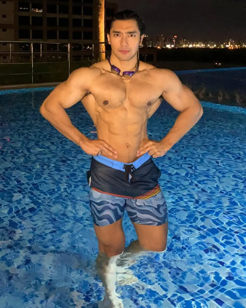 Physique : Nitisart Jakborvornphan