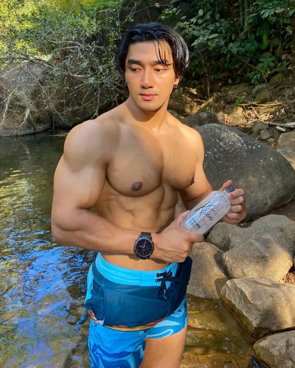 Physique : Nitisart Jakborvornphan