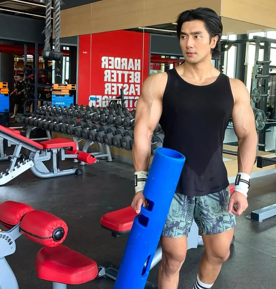 Physique : Nitisart Jakborvornphan