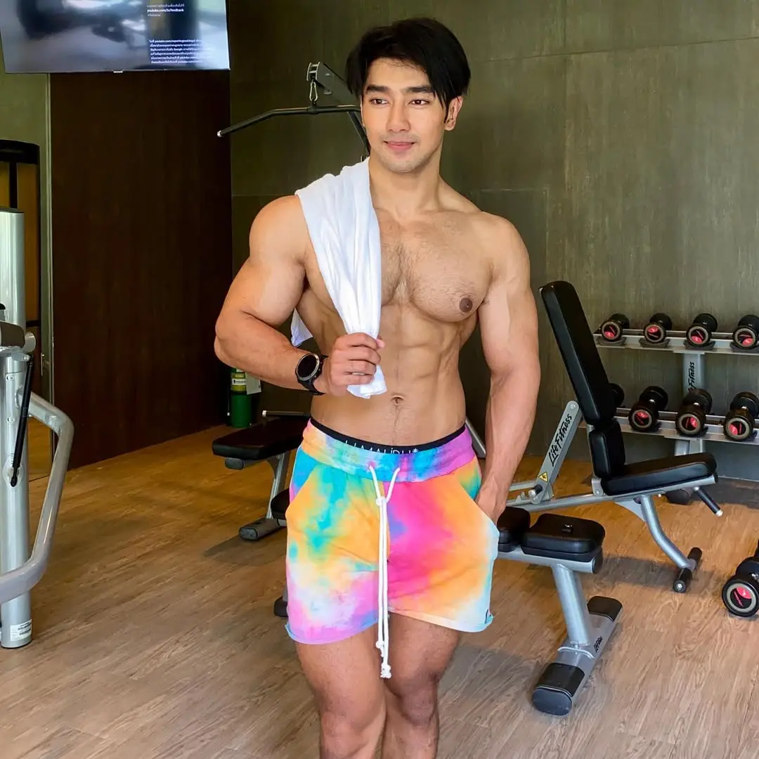 Physique : Nitisart Jakborvornphan
