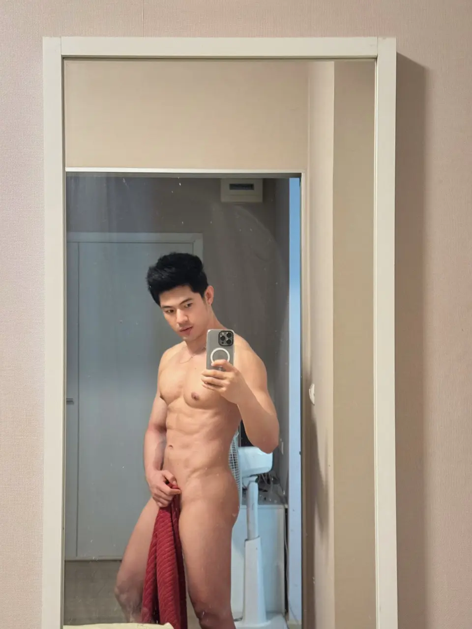 Cool GUY : Bee Tawanchat