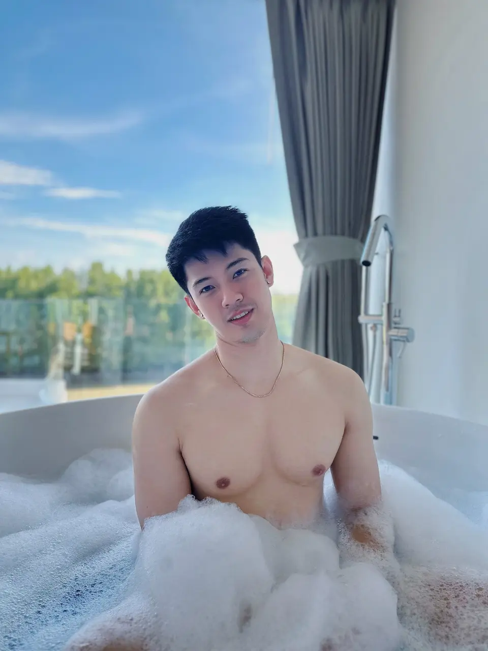 Cool GUY : Bee Tawanchat