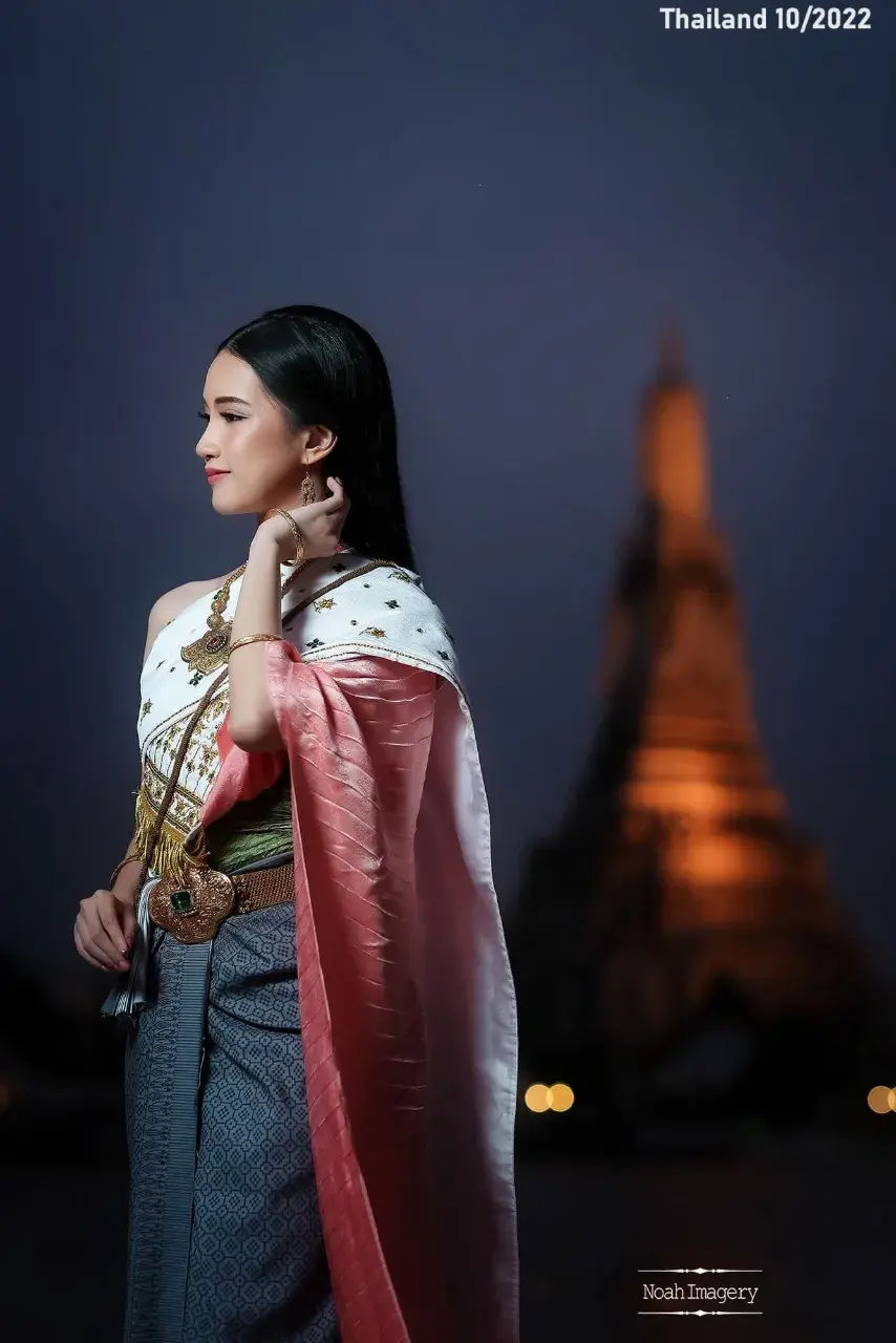 Lovely Lady in Loy Krathong 2022