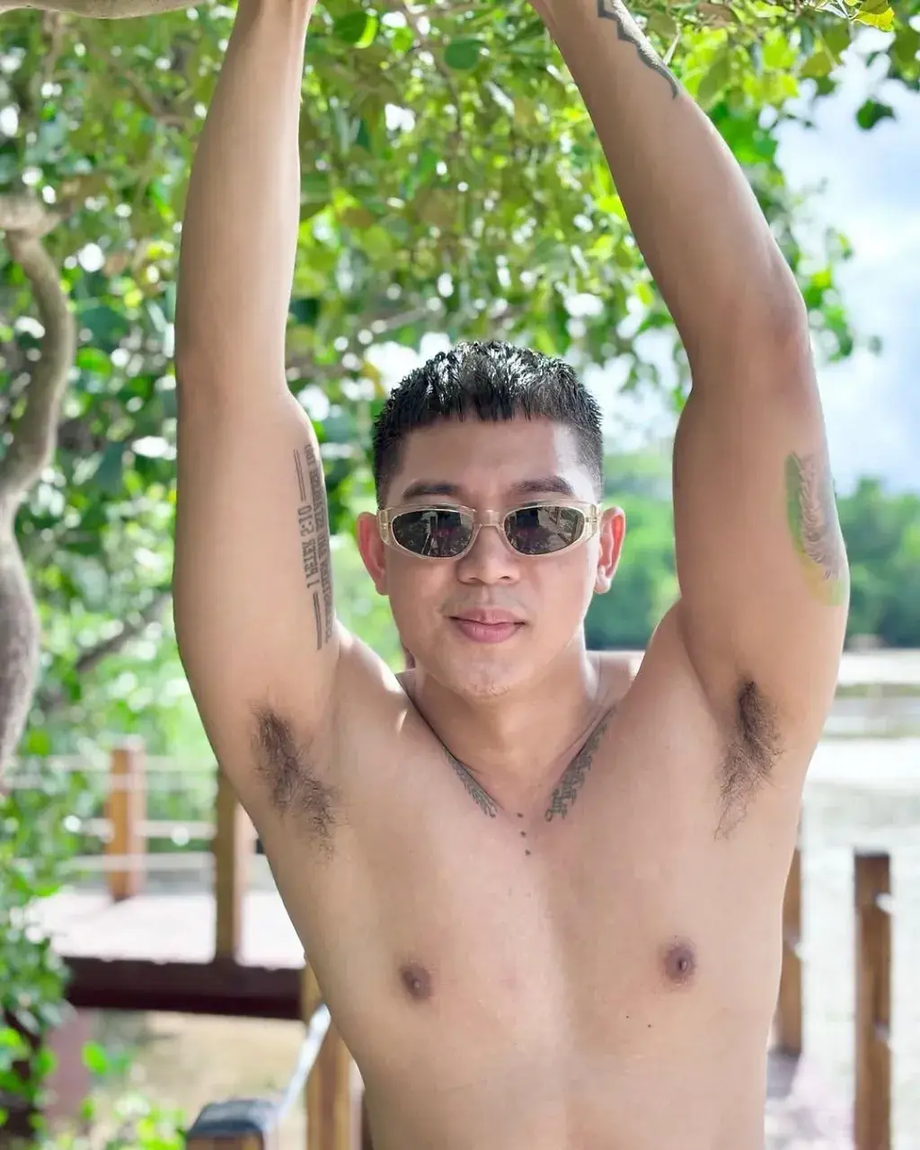 วงแขนพ่อ ..แสนเสว