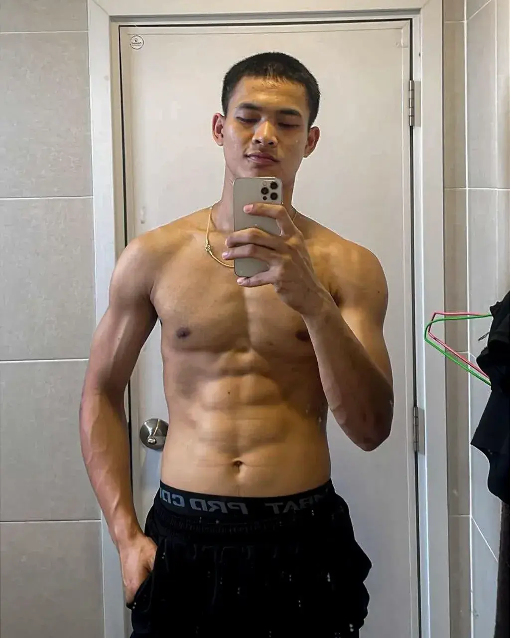 นมกล้ามน้ามมแตก