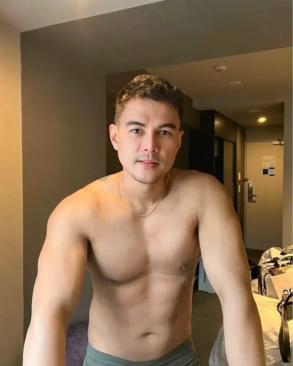 นมกล้ามน้ามมแตก