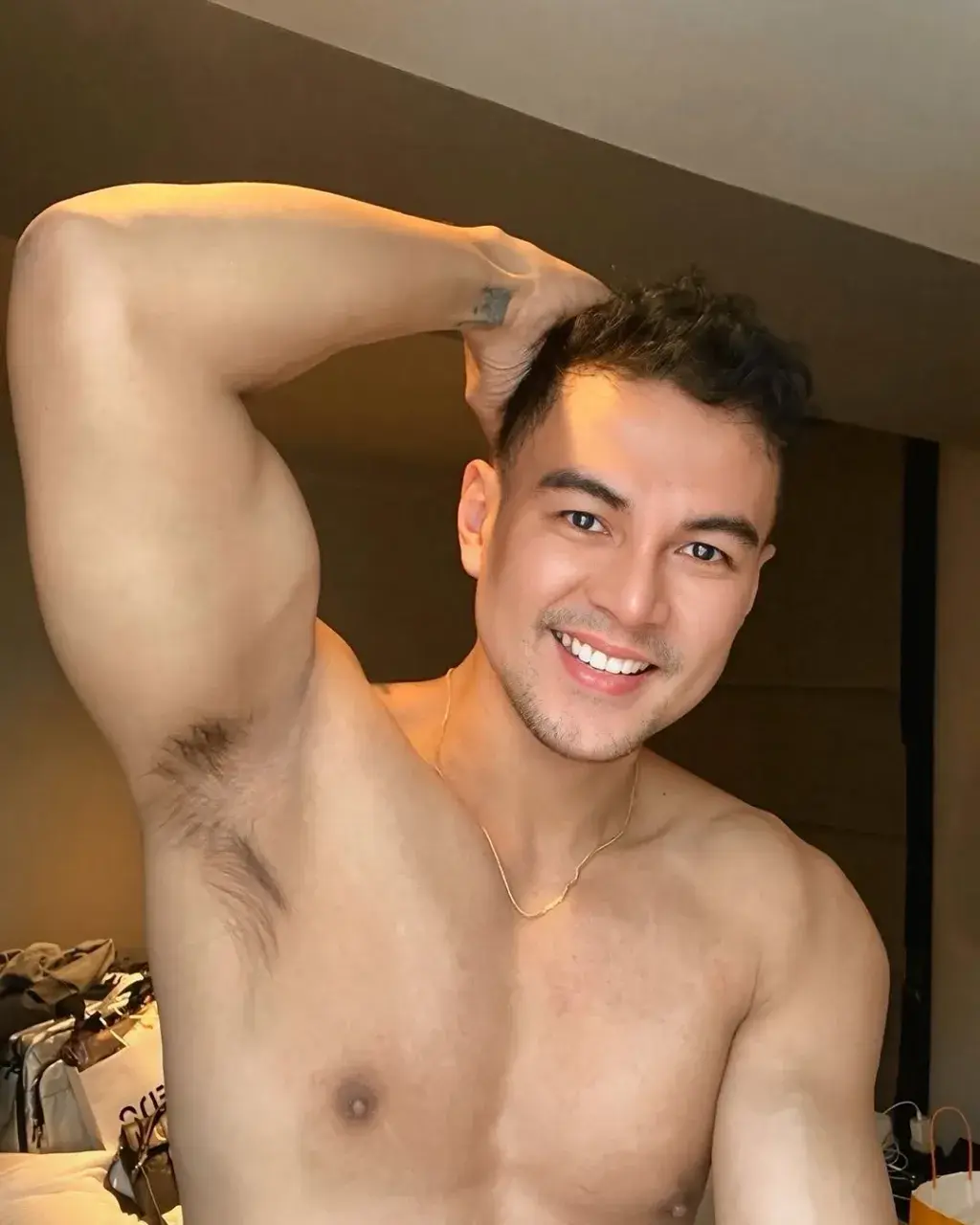 นมกล้ามน้ามมแตก