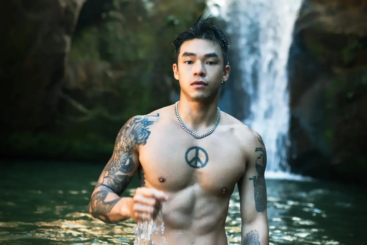 Picked up from 男神遊園地