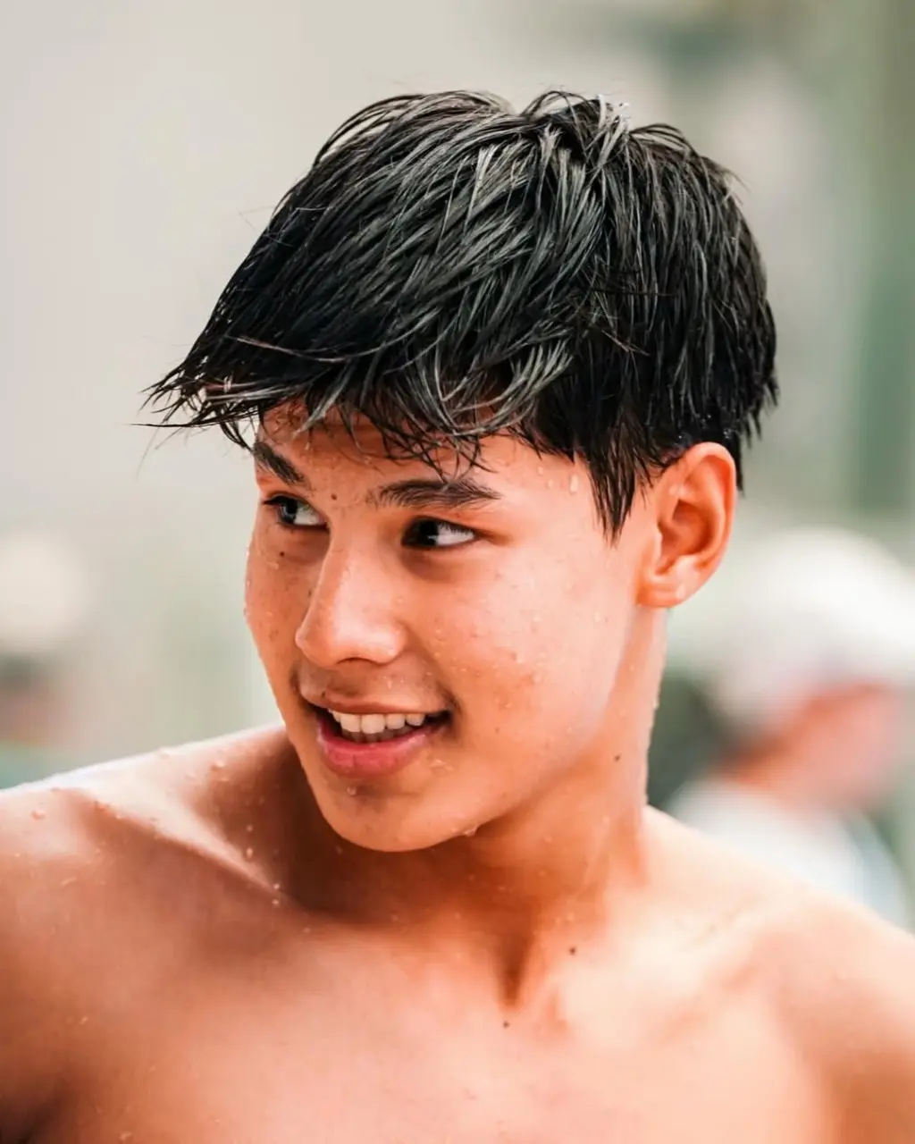 นักกีฬาว่ายน้ำหนุ่มน้อย 14