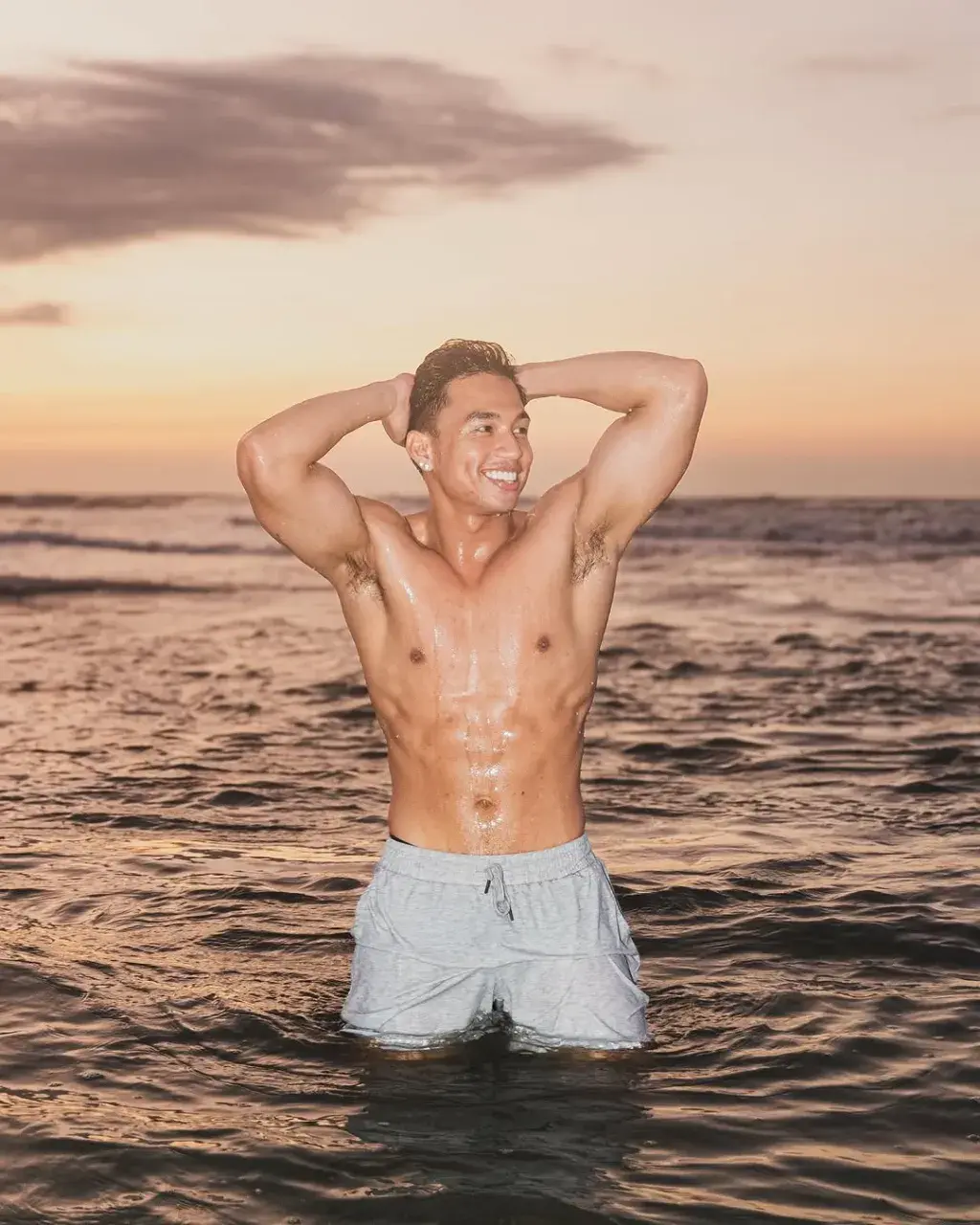 พลังน้ำรักไหลนอง