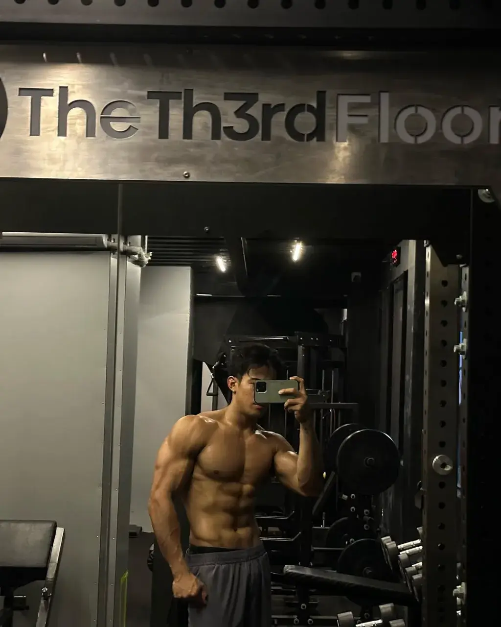 พลังน้ำรักไหลนอง