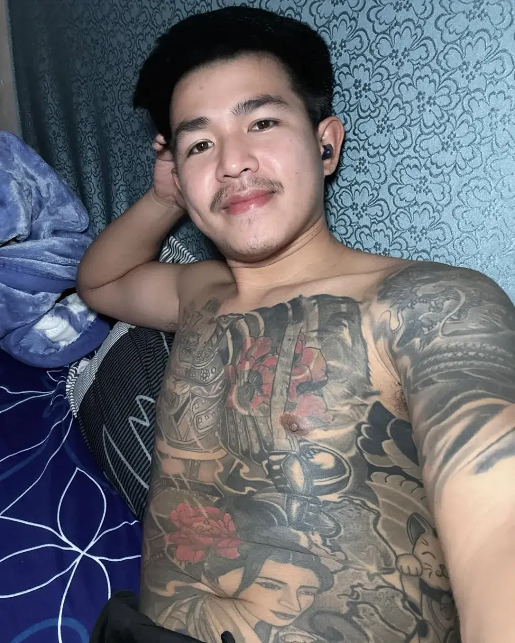 พลังน้ำรักไหลนอง