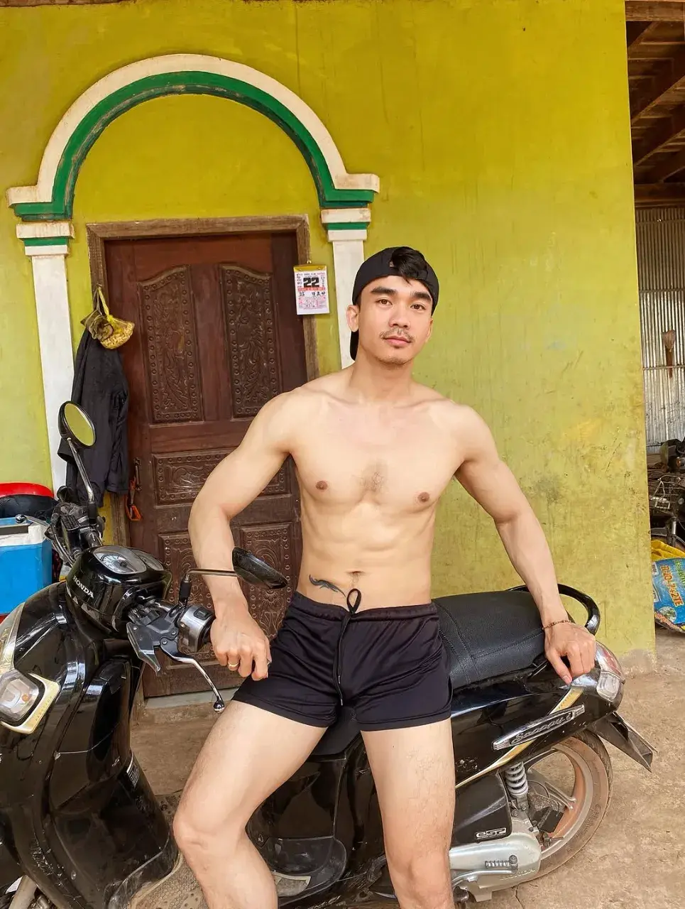 พลังน้ำรักไหลนอง