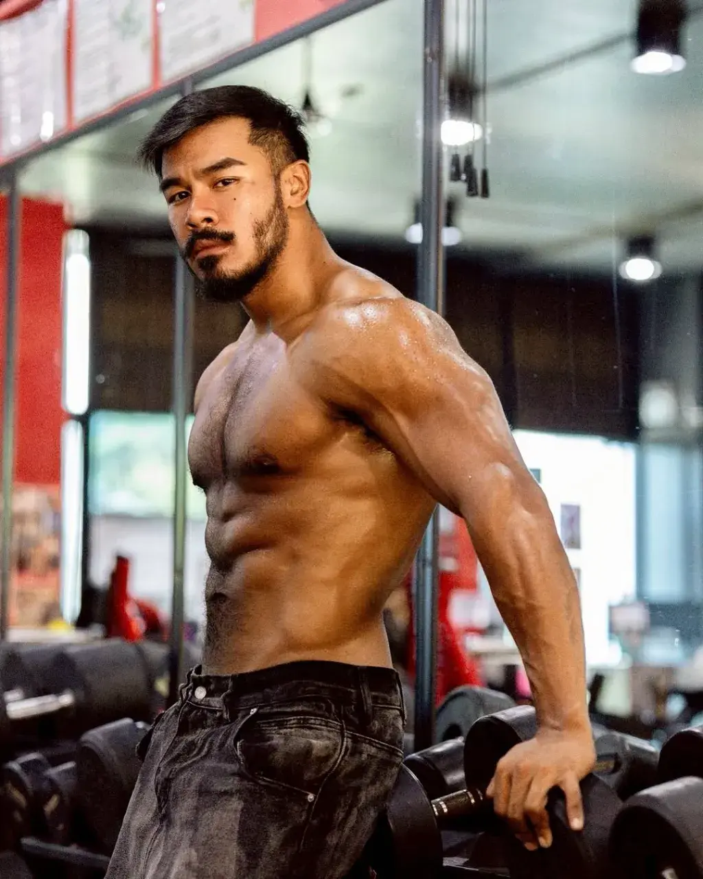 พลังน้ำรักไหลนอง