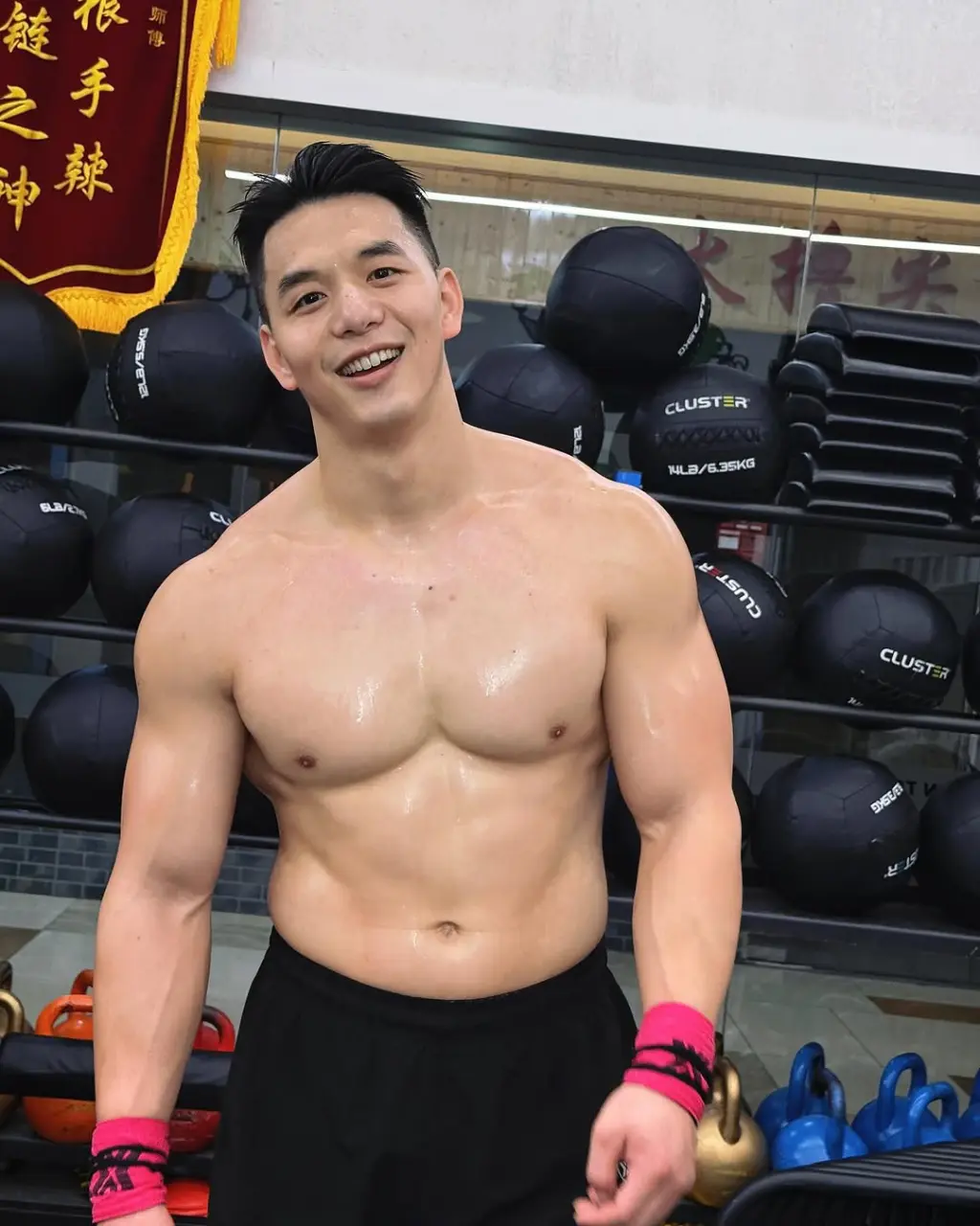 Cool and rugged guy : 胡悍Rocky