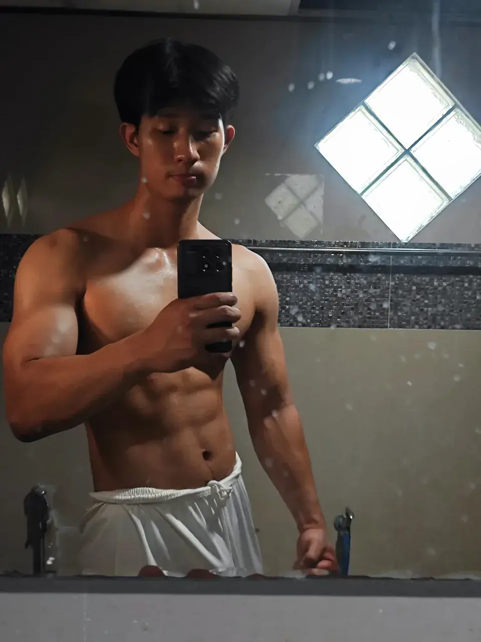 จุ่มนมแล้วเลีย