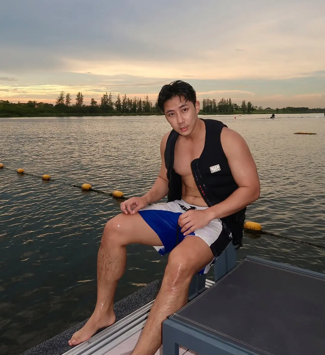 จุ่มนมแล้วเลีย