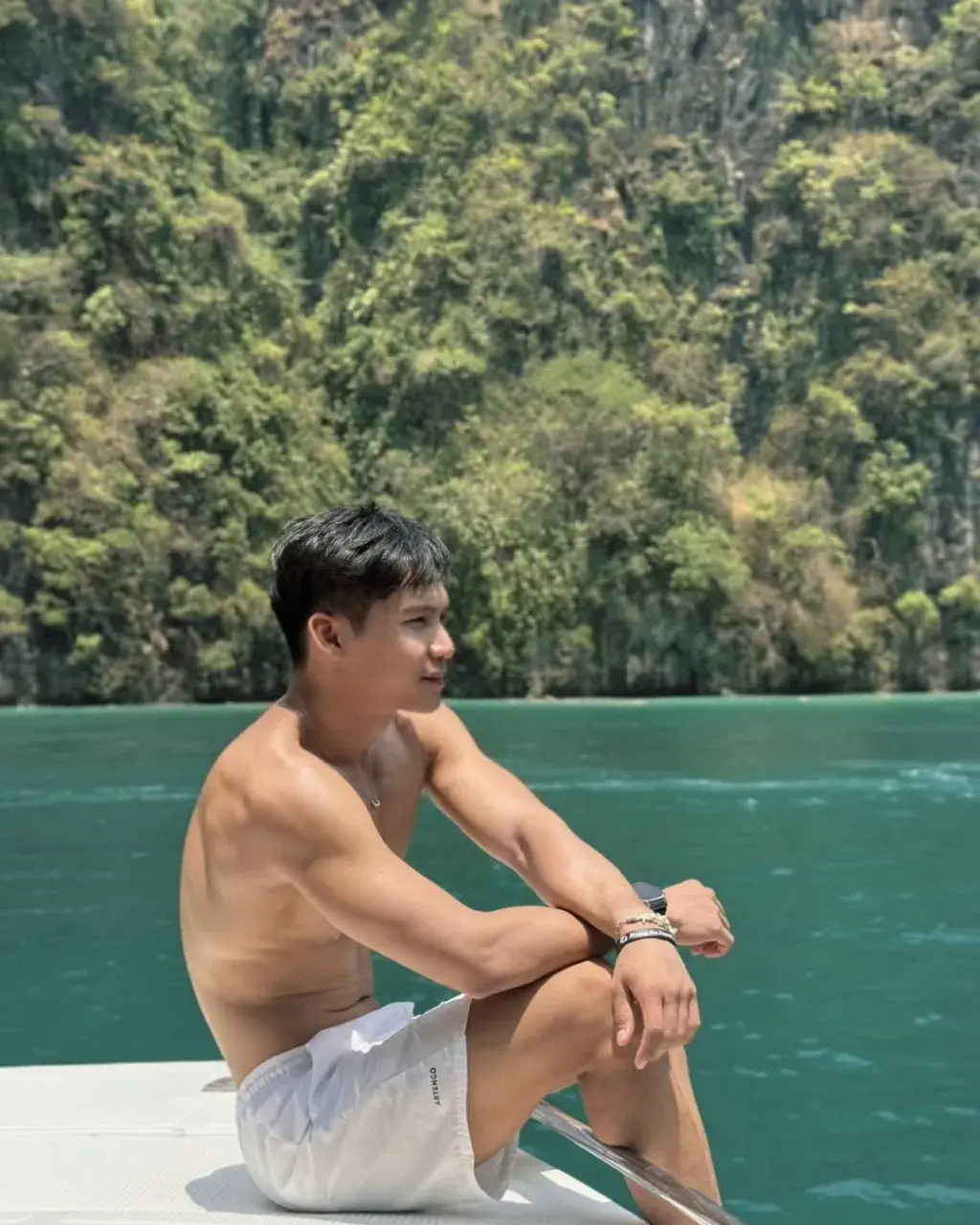 จุ่มนมแล้วเลีย