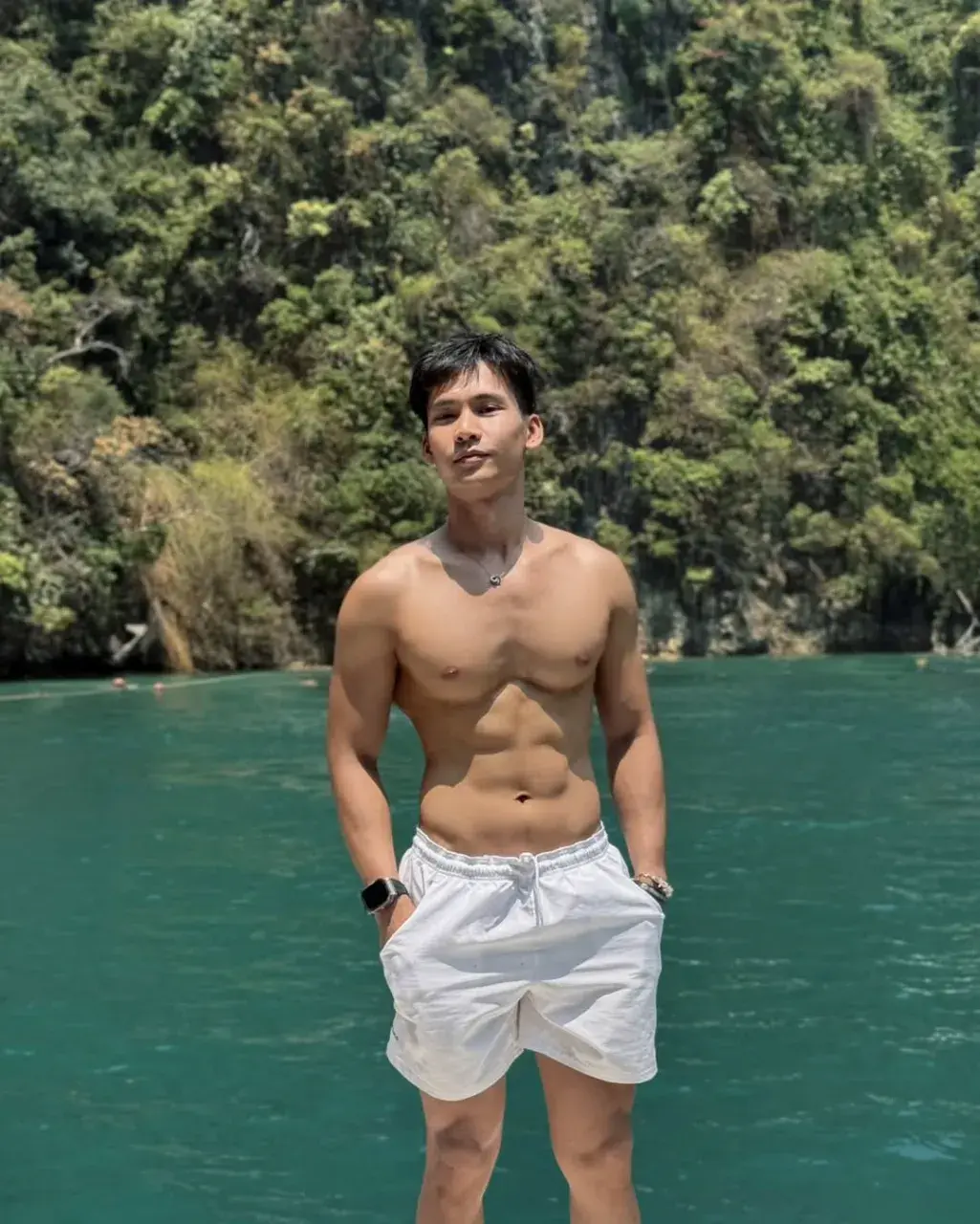 จุ่มนมแล้วเลีย