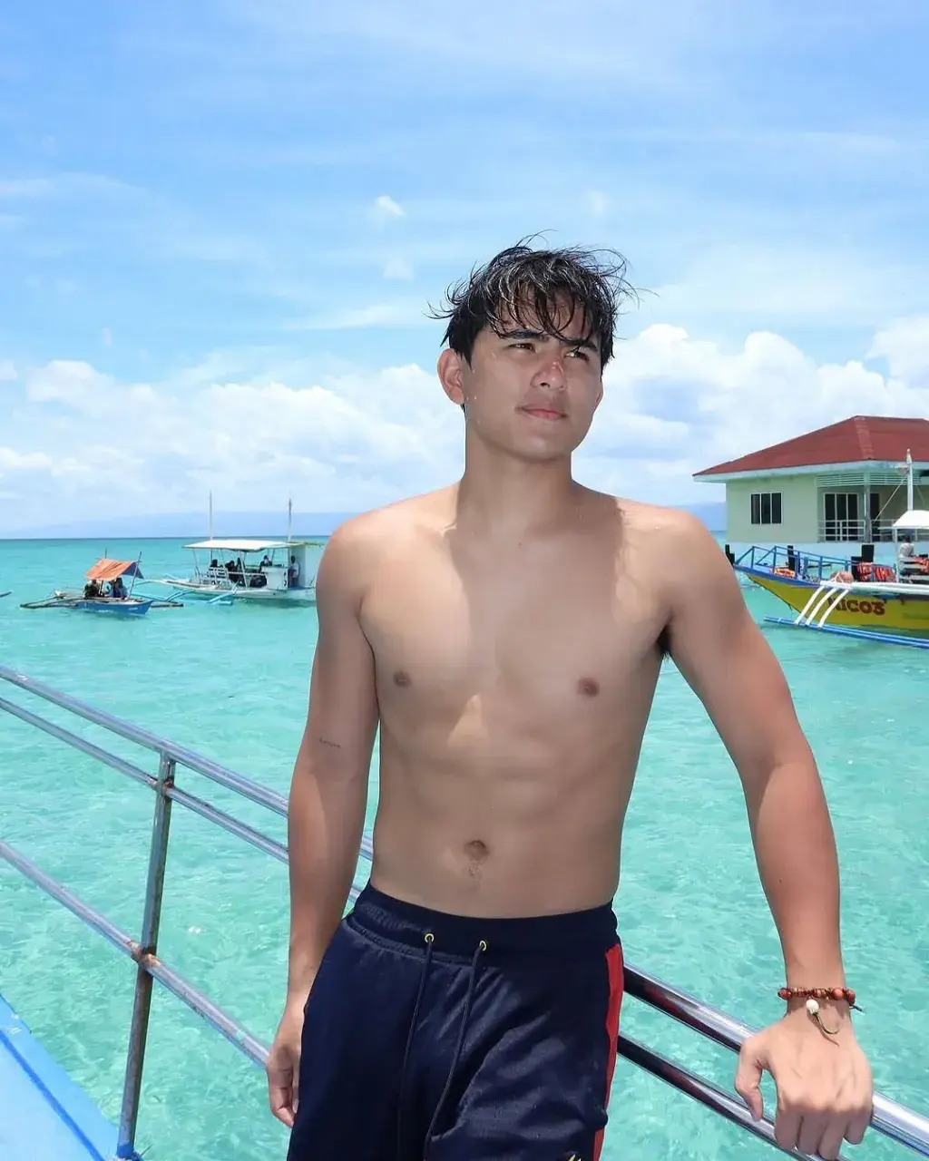 จุ่มนมแล้วเลีย