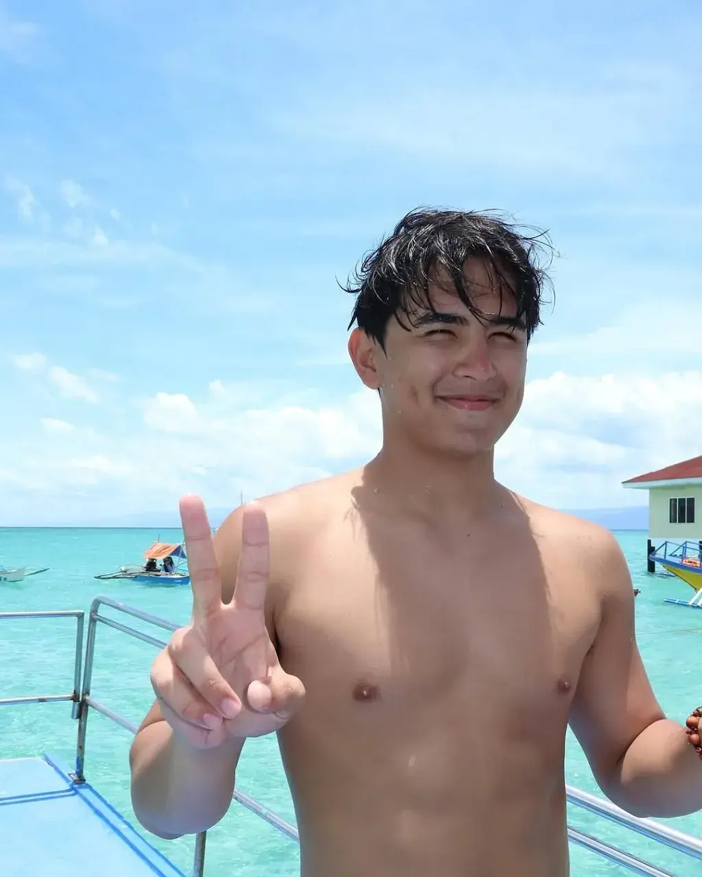 จุ่มนมแล้วเลีย