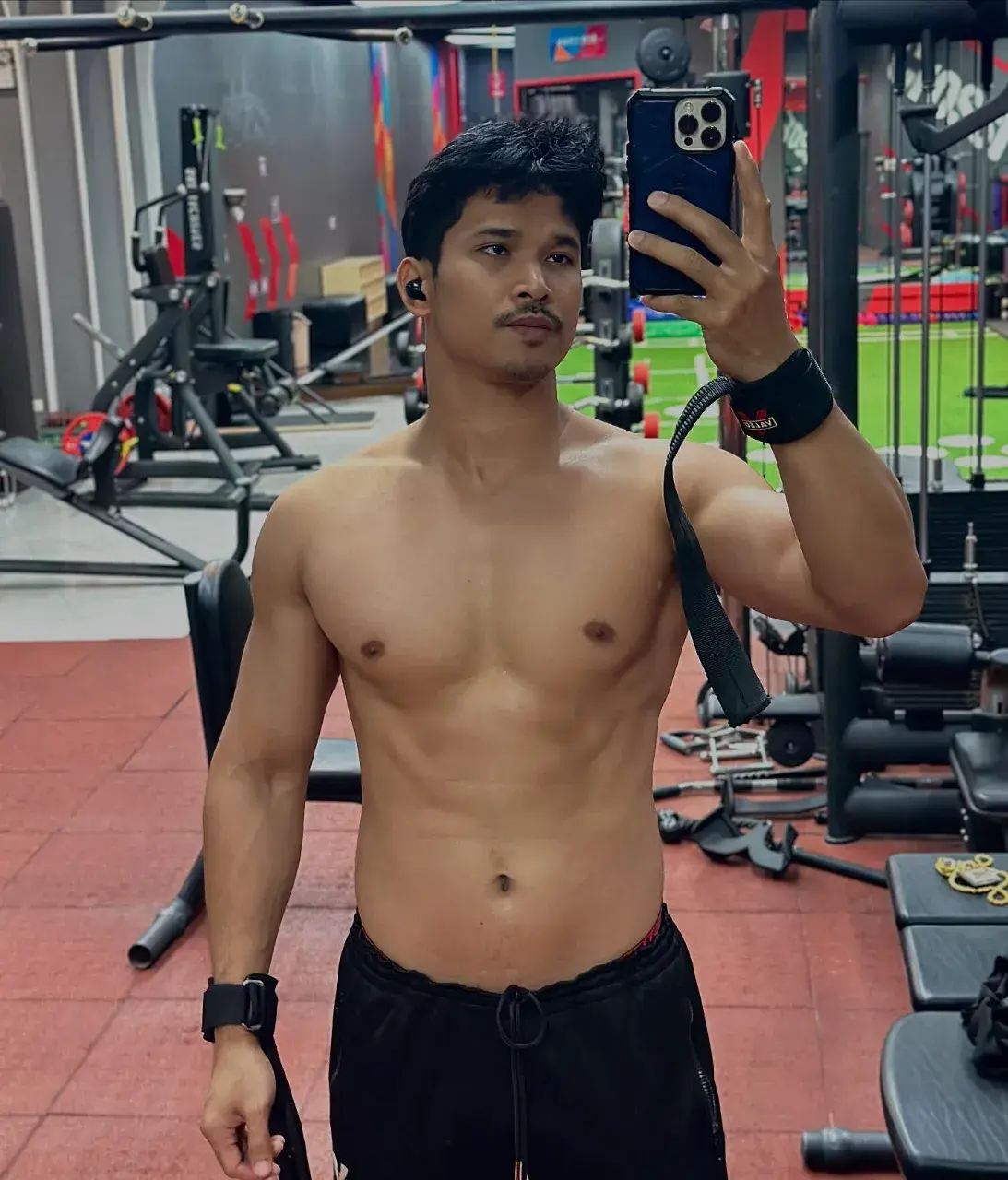 วันหยุดอยากเจอหุ่นแรงงานแบบนี้