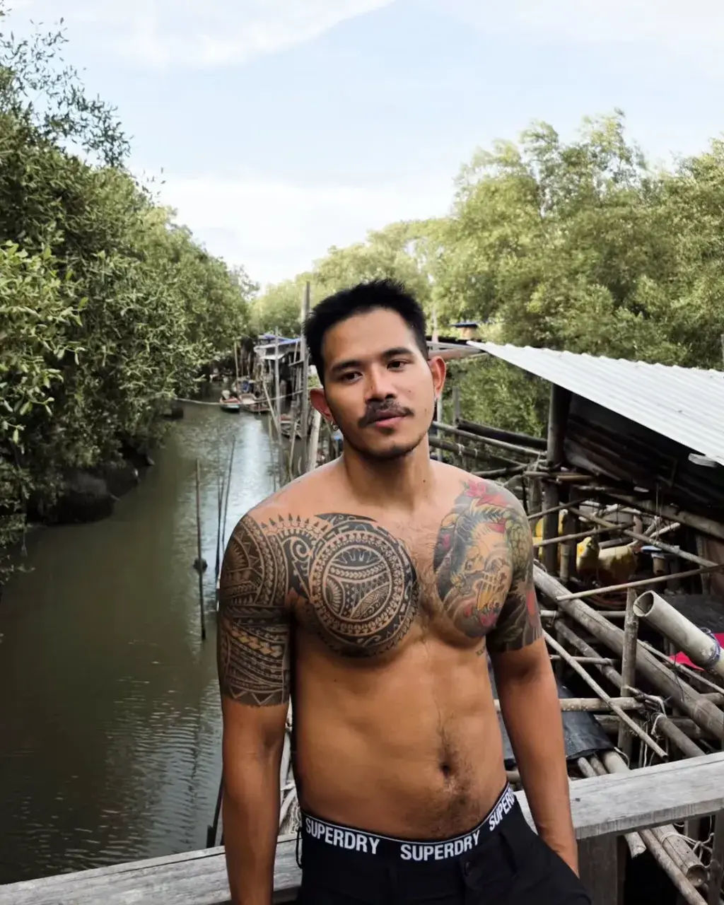 ยอมโดนกระแทก