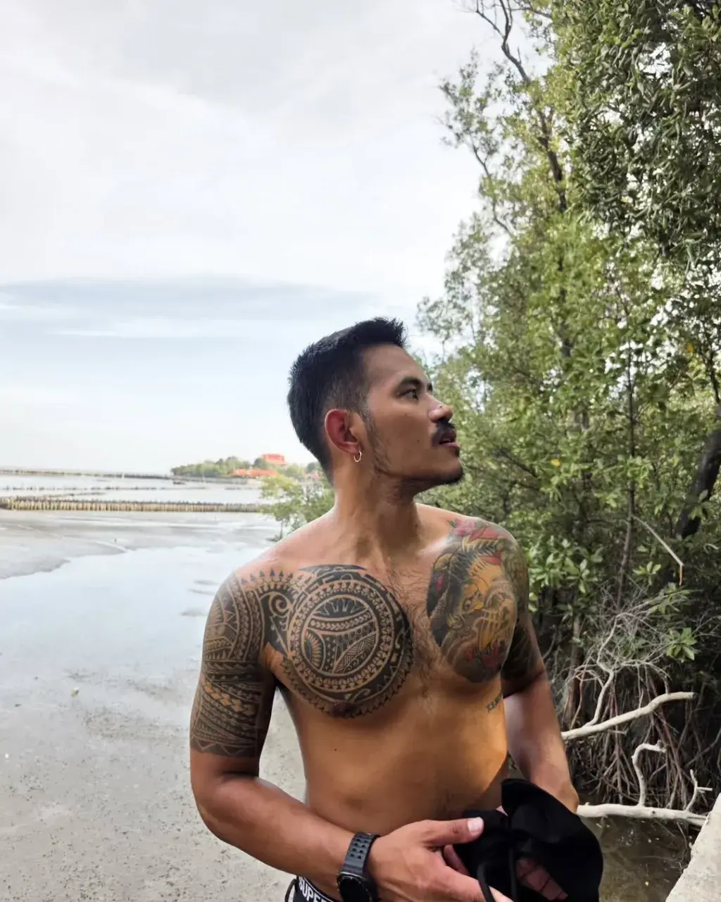 ยอมโดนกระแทก