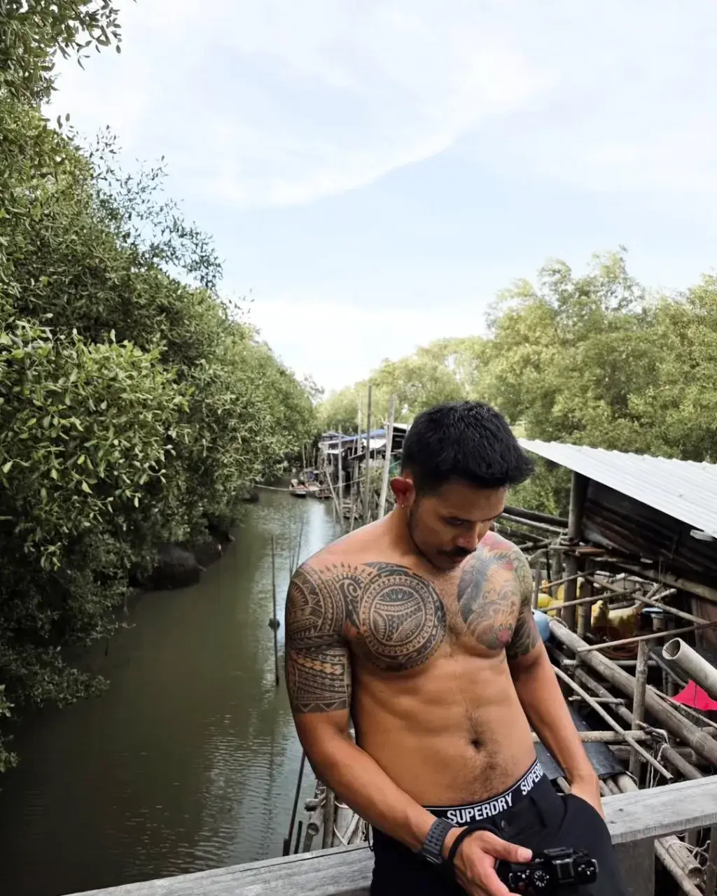 ยอมโดนกระแทก