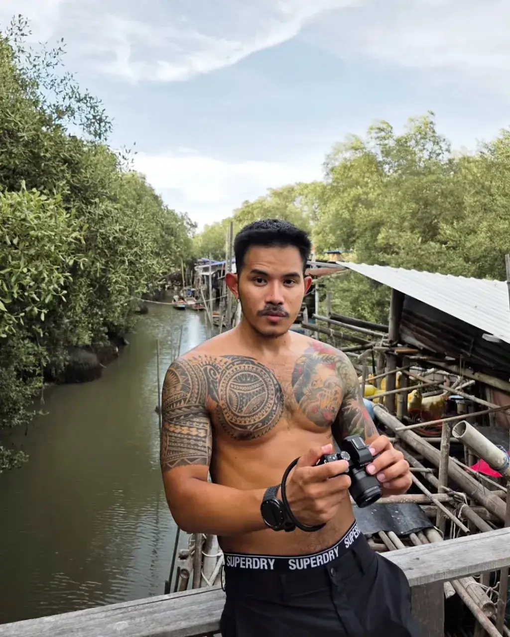 ยอมโดนกระแทก