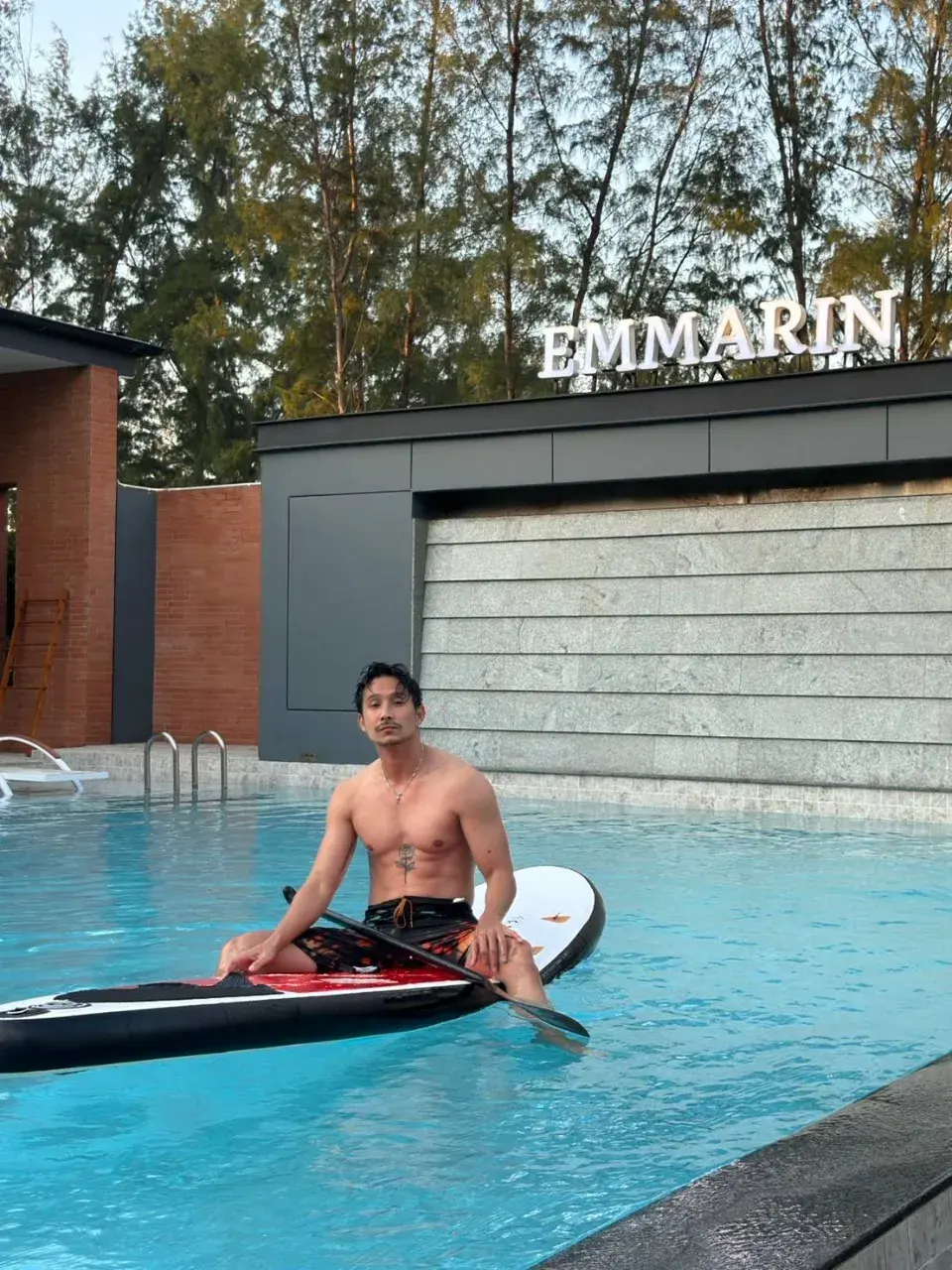 ยอมโดนกระแทก