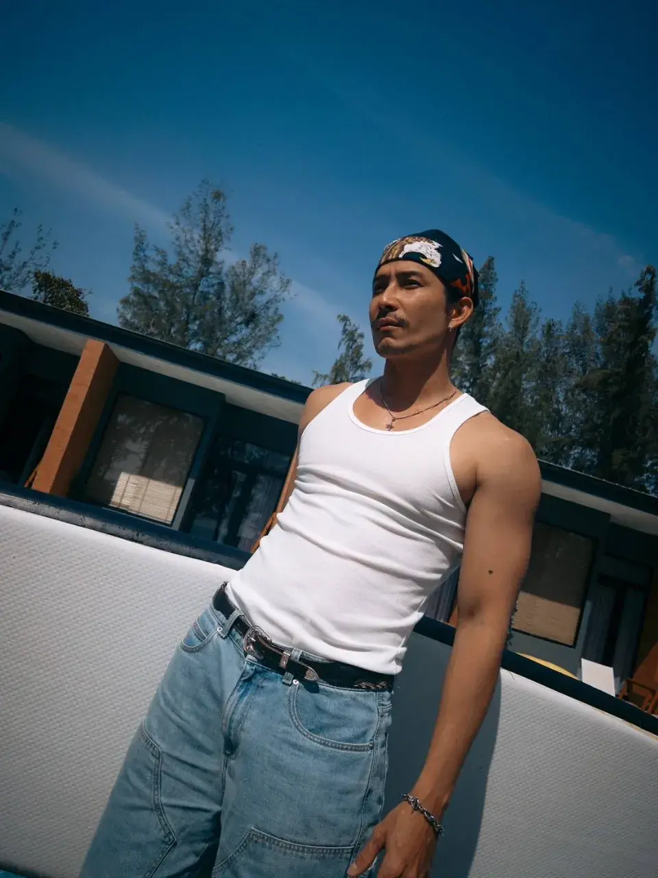 ยอมโดนกระแทก