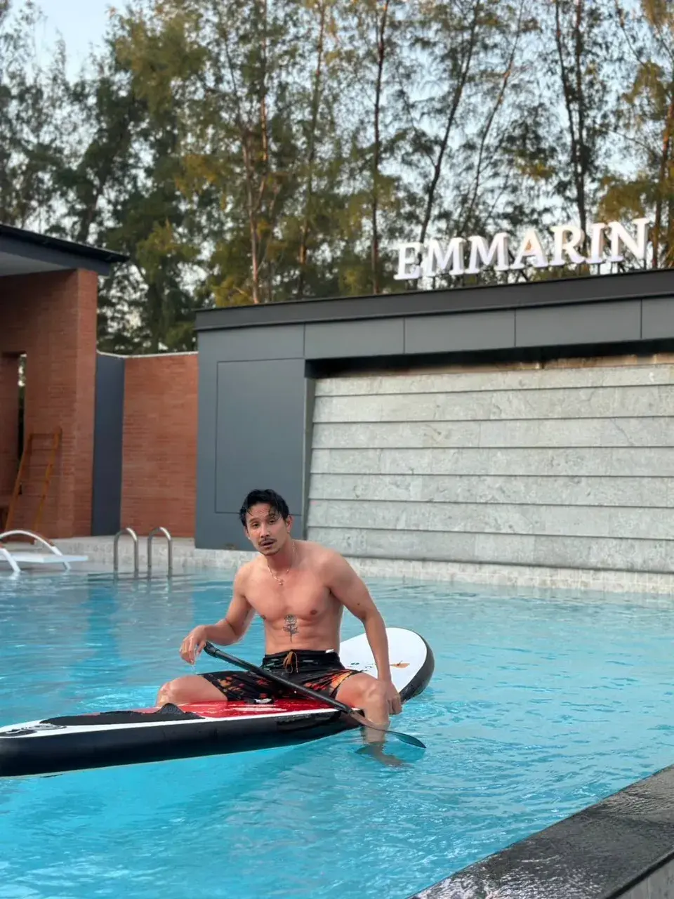 ยอมโดนกระแทก