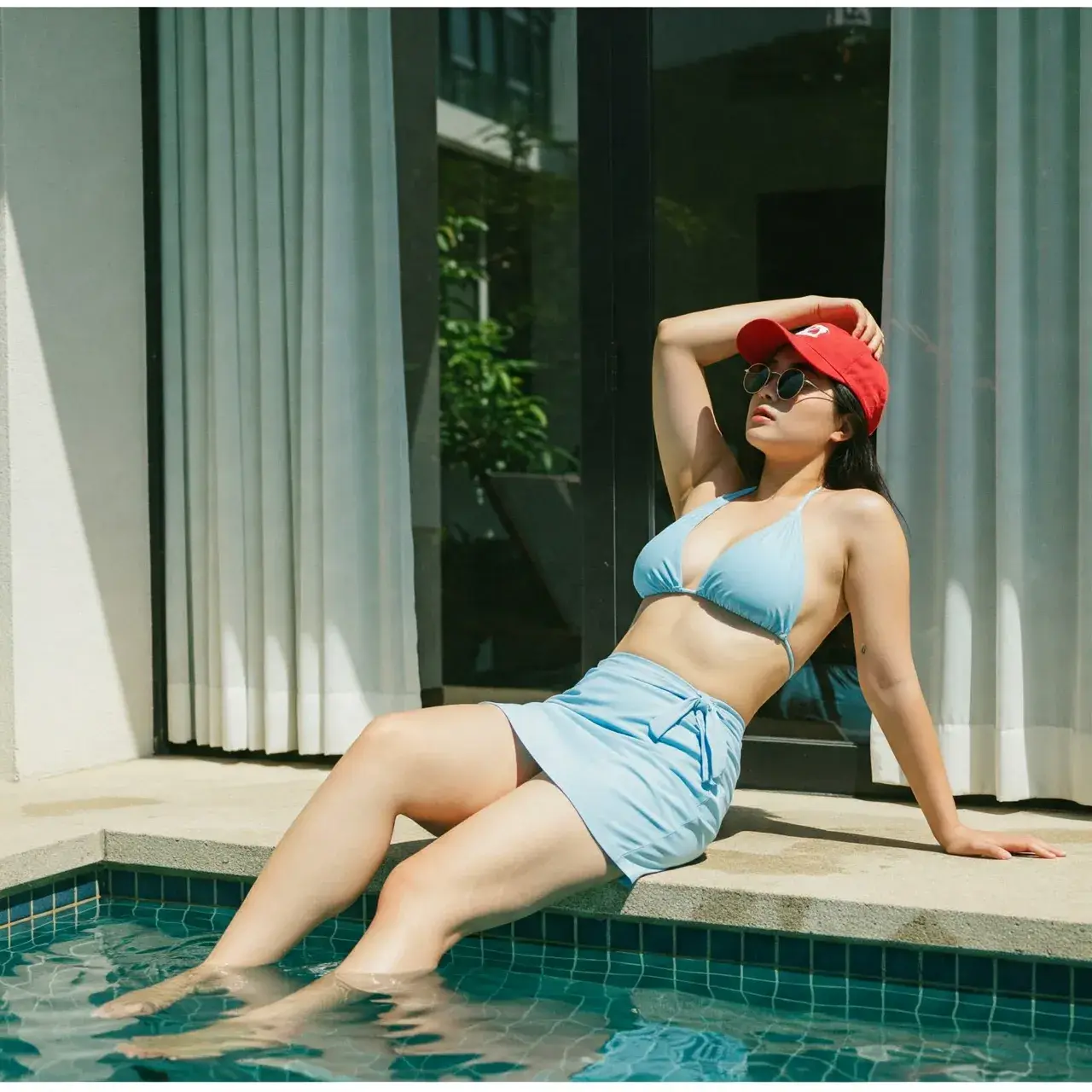 ชิว ๆ ใกล้สระน้ำ