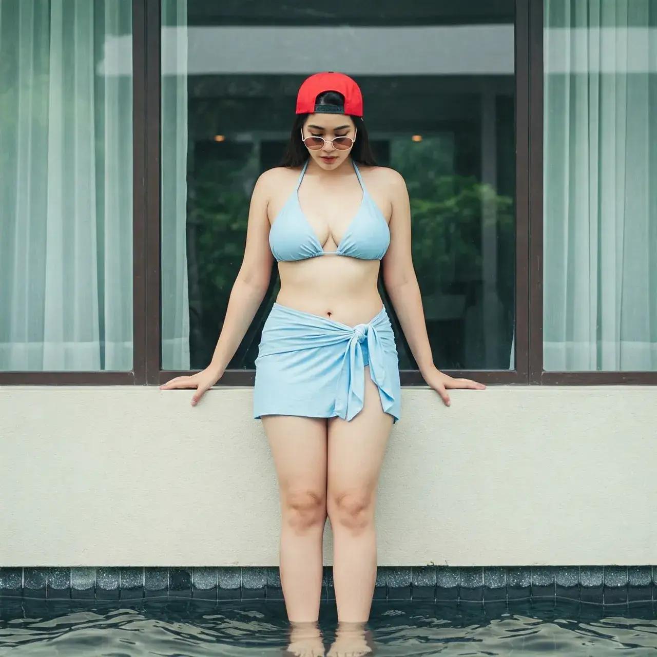 ชิว ๆ ใกล้สระน้ำ