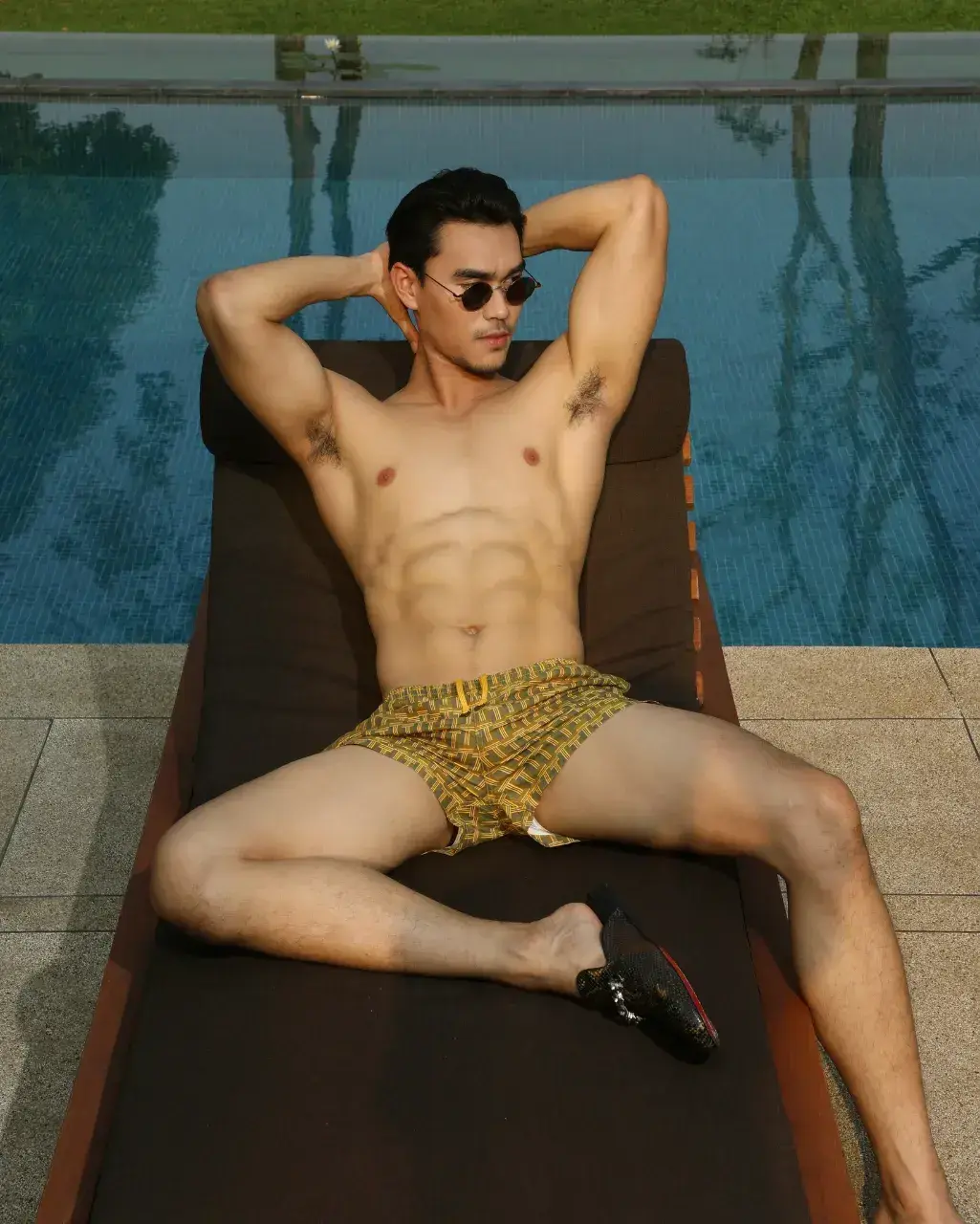 Swimsuit : Ratthee Vorarojyothin