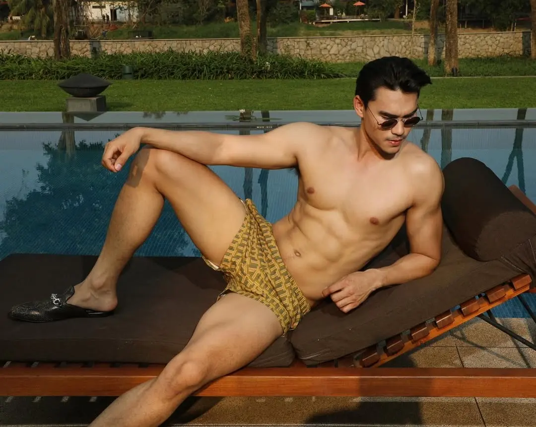 Swimsuit : Ratthee Vorarojyothin