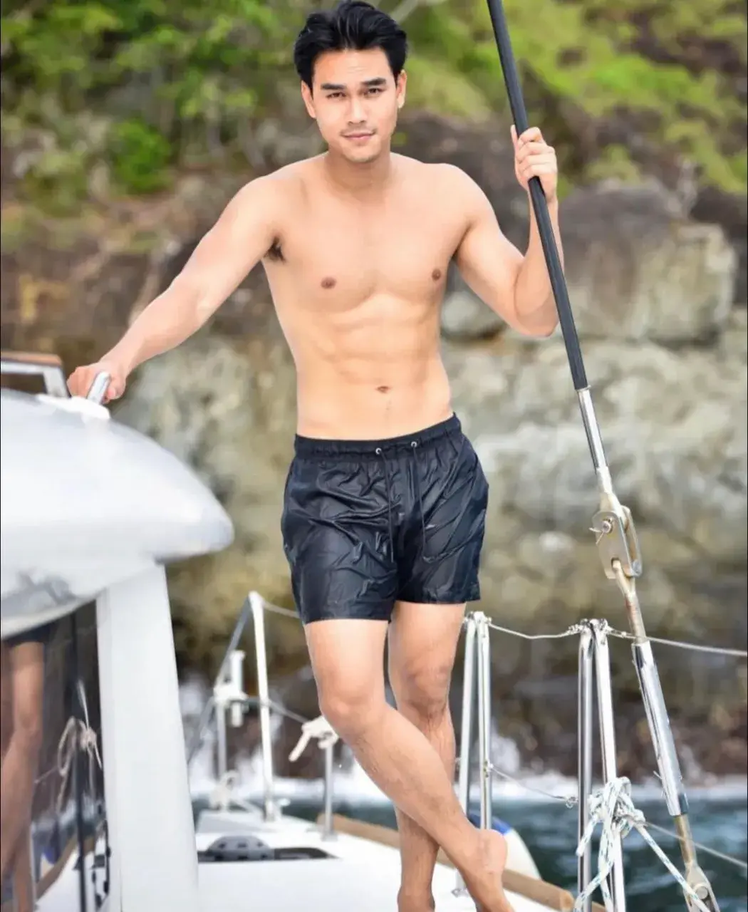 Swimsuit : Ratthee Vorarojyothin