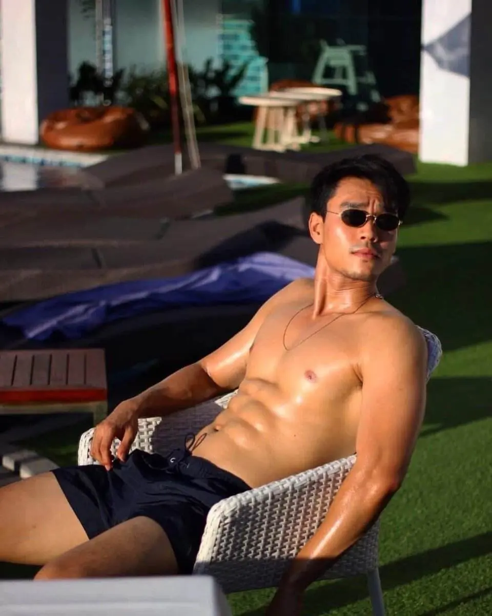 Swimsuit : Ratthee Vorarojyothin