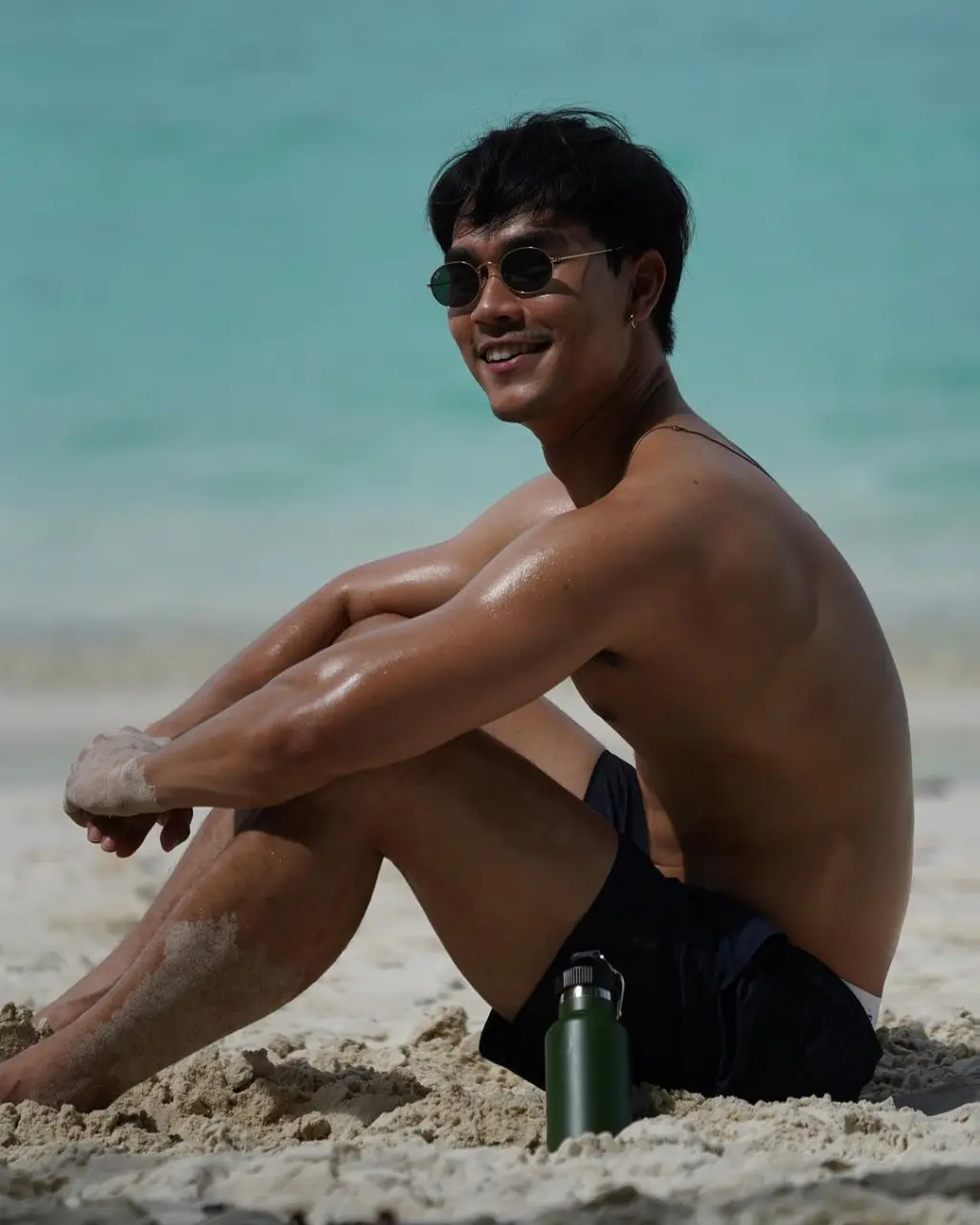 Swimsuit : Ratthee Vorarojyothin