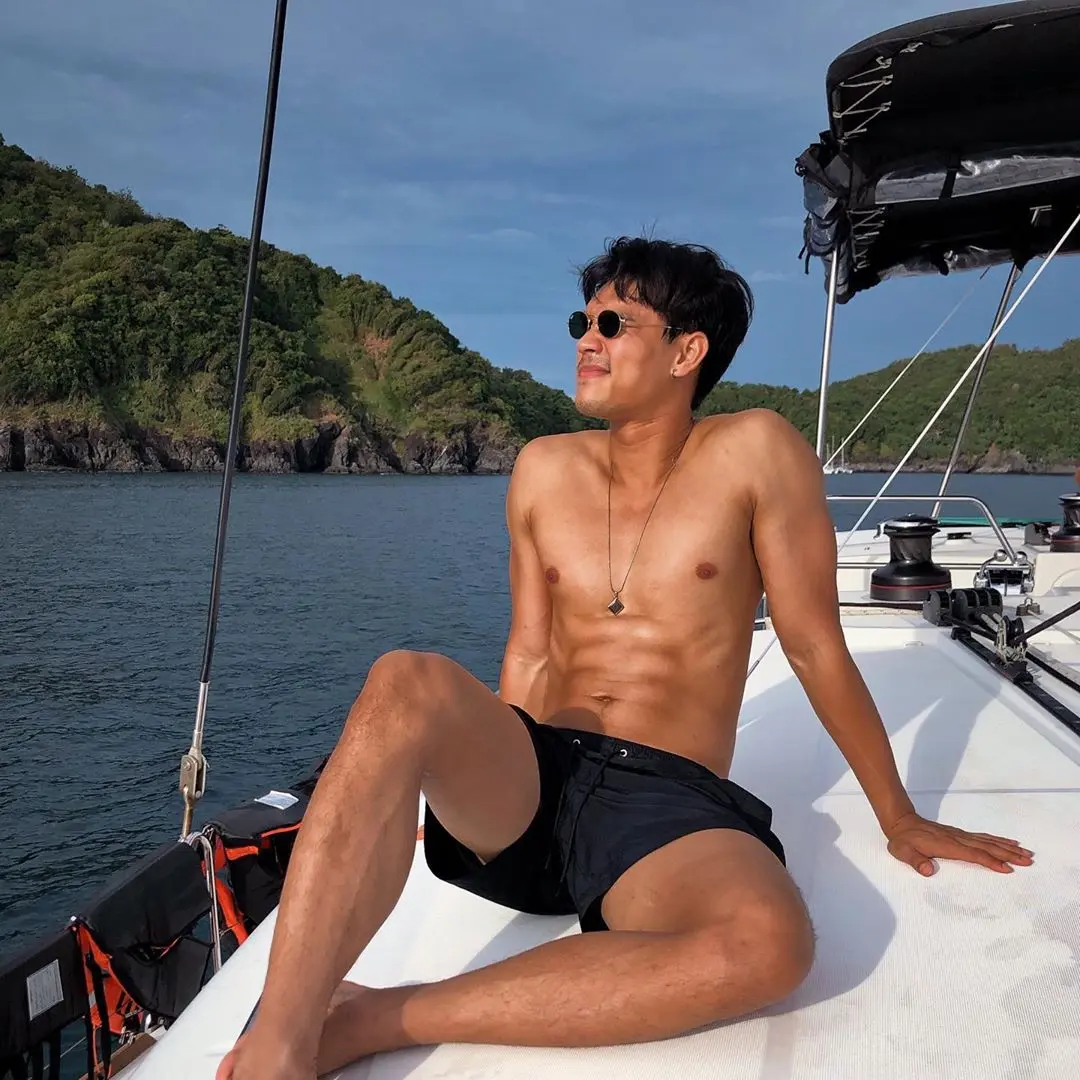 Swimsuit : Ratthee Vorarojyothin