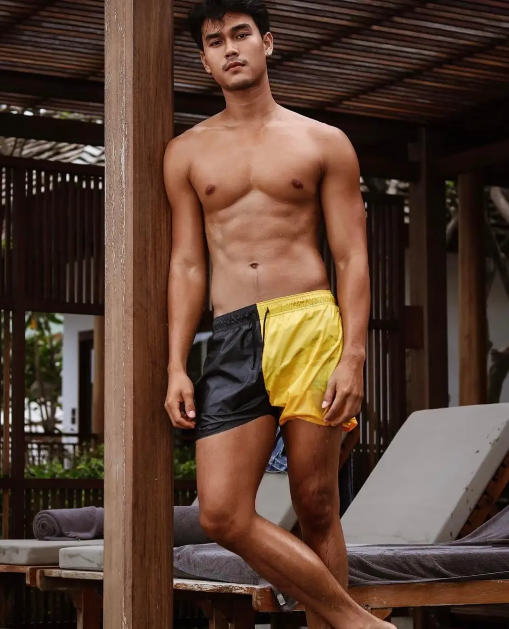 Swimsuit : Ratthee Vorarojyothin