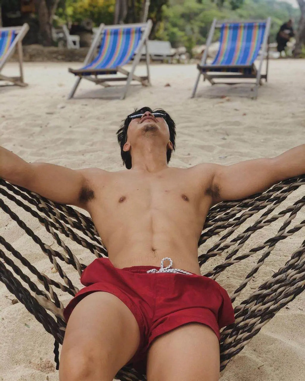 Swimsuit : Ratthee Vorarojyothin