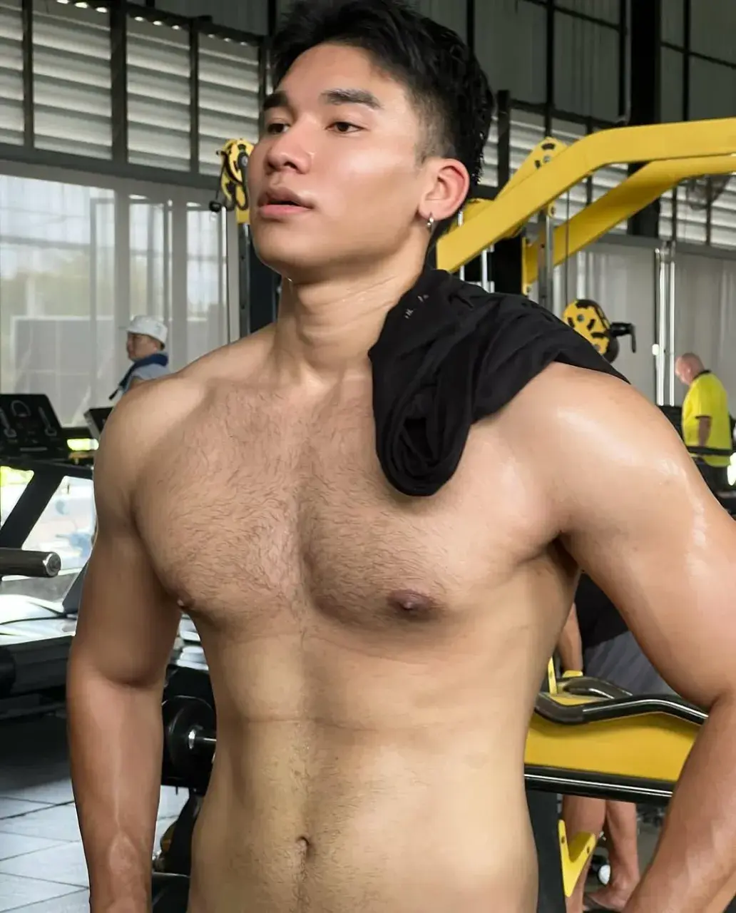 กลิ่นหนุ่มโชยมา