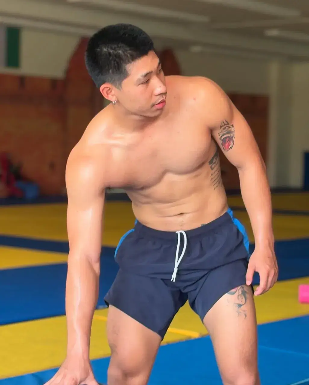 กล้ามน้อนโดนติ่งแตก